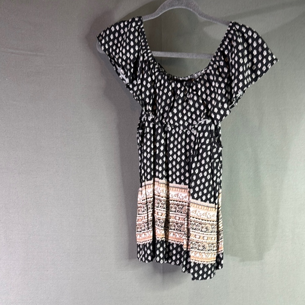 Almost Famous Black and White Smocked‎ Ruffled Blouse size large